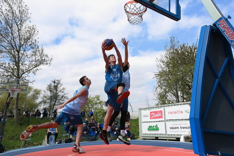 Víťazi z prvého turnaja 3x3 Basketball Tour v Trenčíne